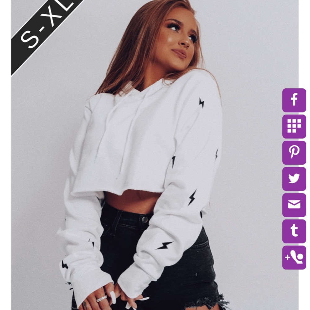 Ashlyn cropped Hoodie from Shop Hopes 🌩